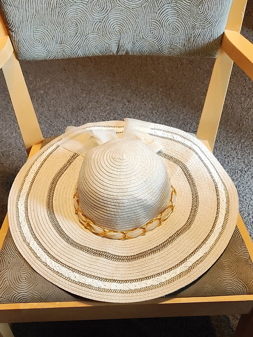 Wide Brim Straw Sun Hat with Gold Chain And Ribbon 🎀 Accent